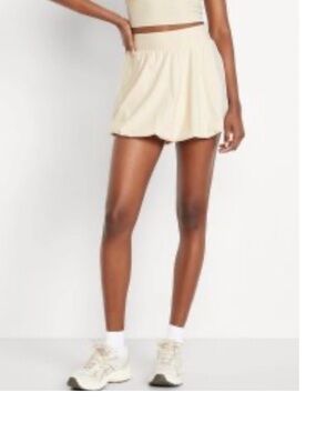 NWT High-Waisted SleekTech Bubble Skort in Wish Bone

Old navy